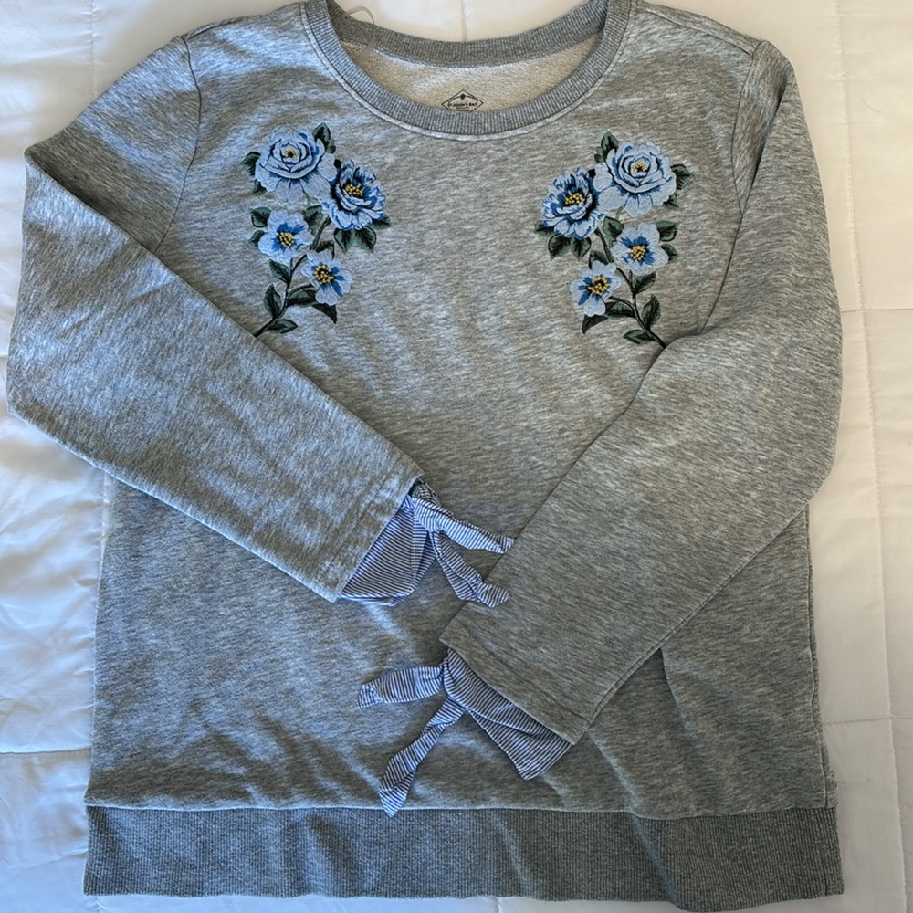Bloom shirt 🌸 perfect for spring. - Picture 1 of 2